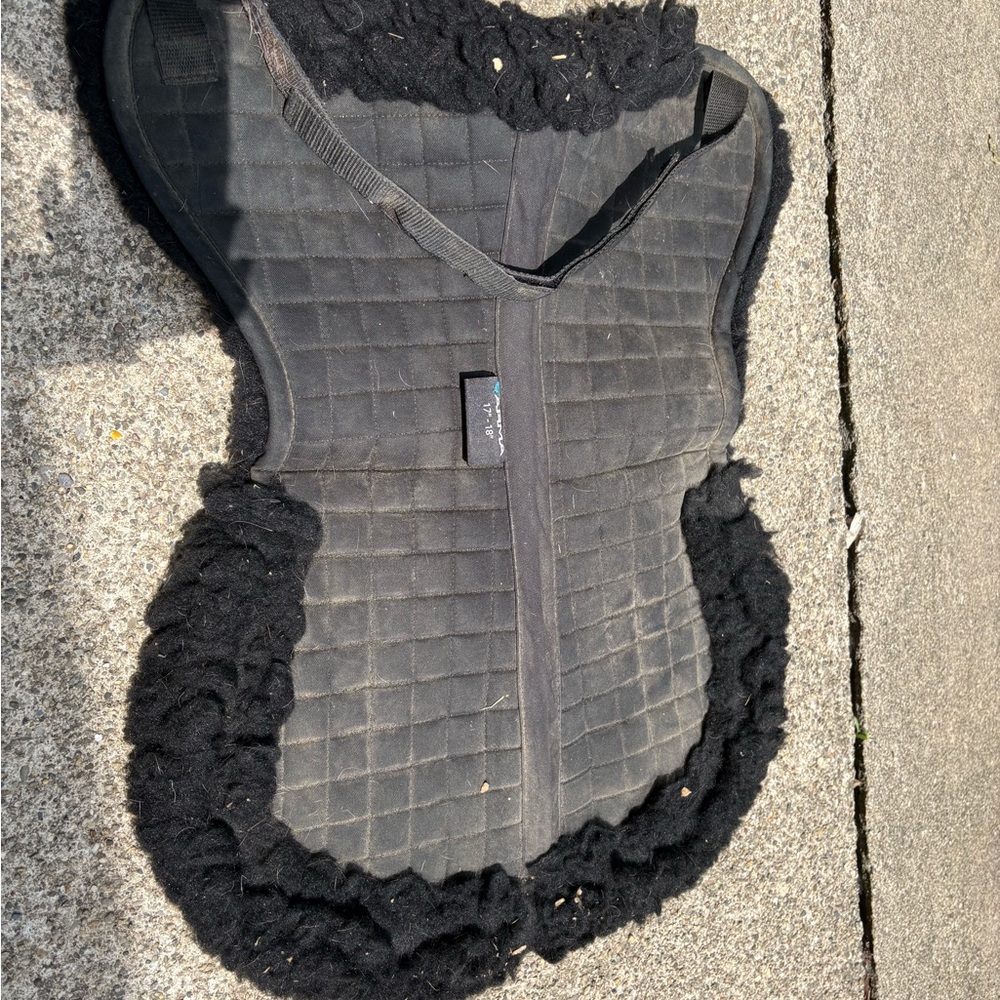 Arma 17-18" Black Fleece Half Pad